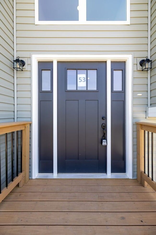 Building Photo - Stunning 4-Bed, 3-Bath Home with 2-Car Garage- ONE MONTH FREE RENT Move-In Special!