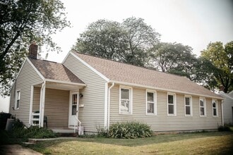 Building Photo - 1080 Kelly Dr