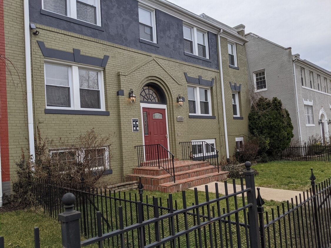 Primary Photo - 1235 Simms Pl NE