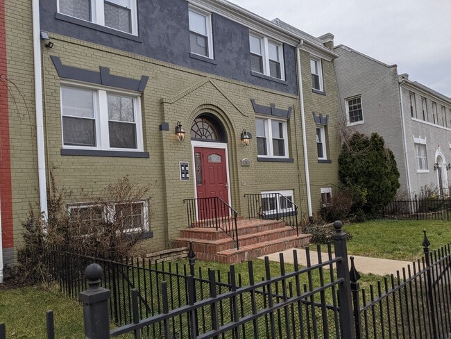 Building Photo - 1235 Simms Pl NE