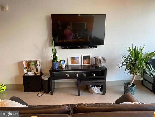 Building Photo - 1133 14th St NW