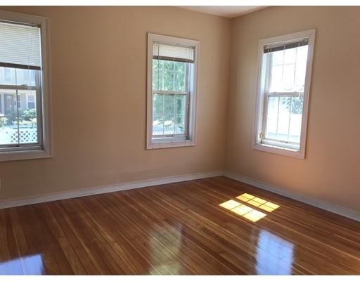 Building Photo - 336 Salem St