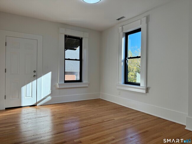 Building Photo - 177 Chestnut St