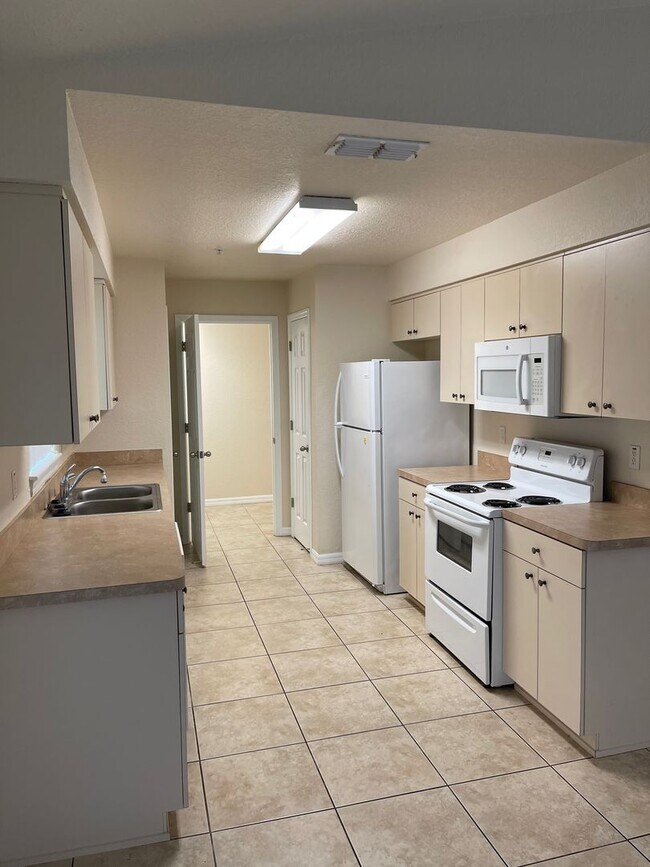 Foto del edificio - 8130 Juniper Rd