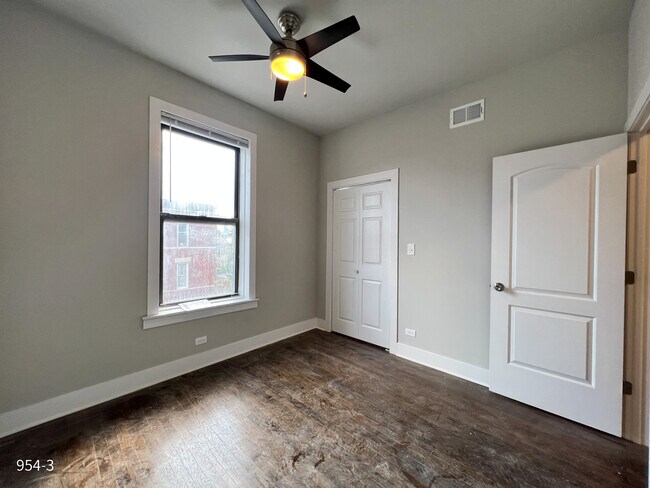 Building Photo - 954 N Rockwell St