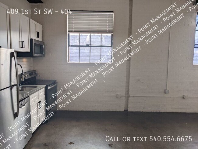 Foto del edificio - Studio Apartment Above Sidecar Restaurant!