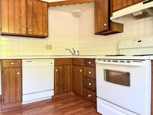Building Photo - 25 Oakridge Dr
