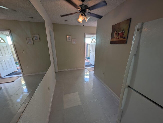 Building Photo - 2817 Dolphin Dr