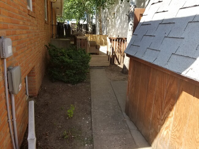 Building Photo - 1467 W Villard St