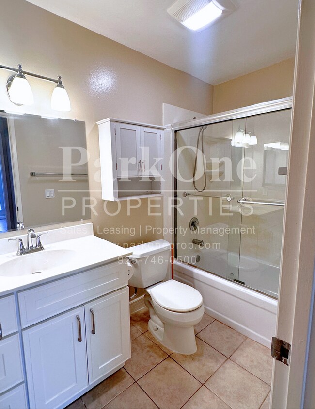 Foto del edificio - 1BR Condo in The Keys – Resort-Style Livin...