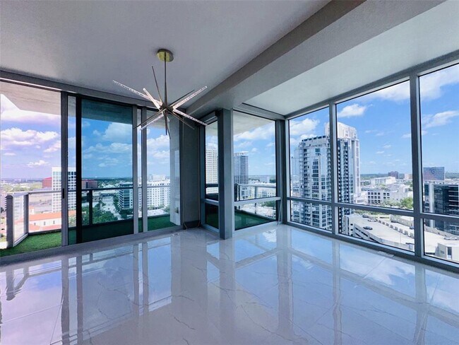 Foto del edificio - 150 E Robinson St