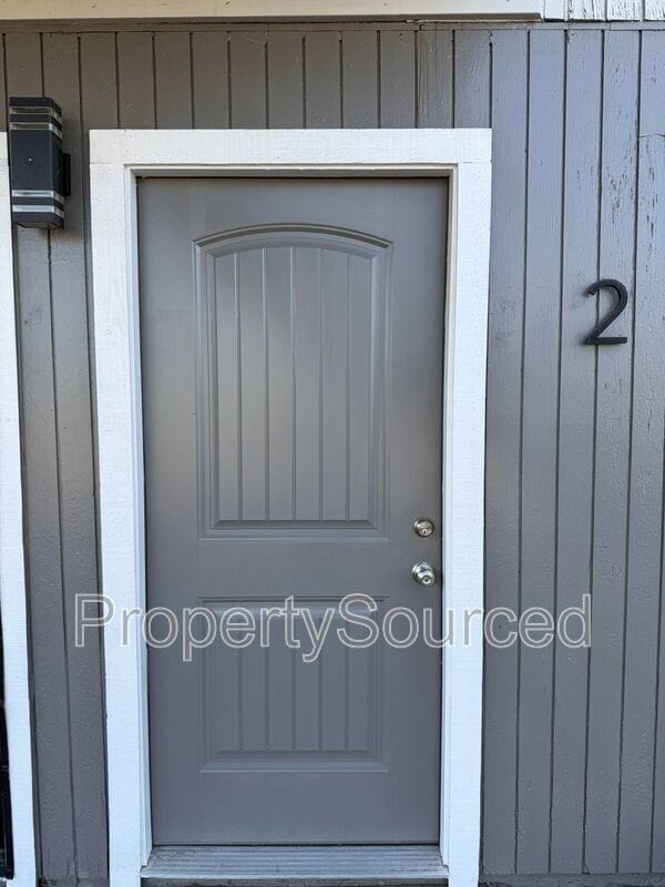 Foto del edificio - 911 E H St