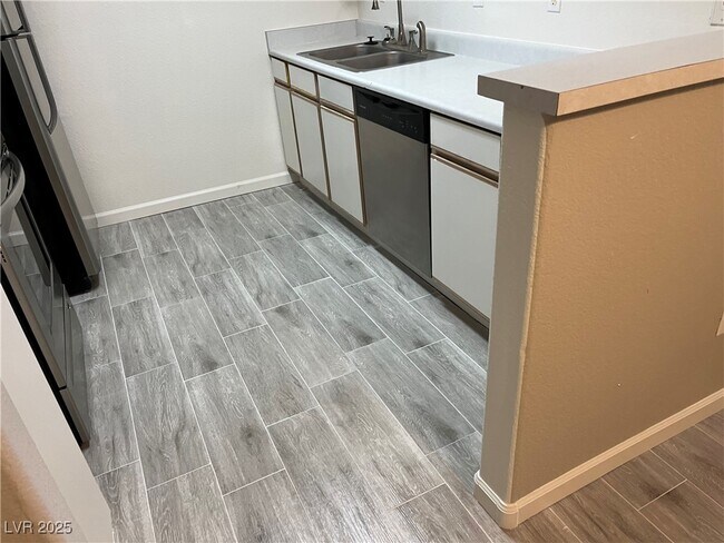 Foto del edificio - 2300 E Silverado Ranch Blvd