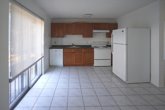 Building Photo - 3810 Oswego Ave