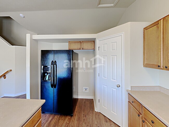 Foto del edificio - 726 Fox Hollow Rd