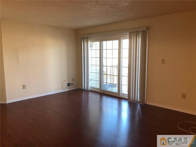 Building Photo - 447 Northam Dr