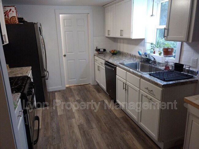 Building Photo - 431 Nausauket Rd