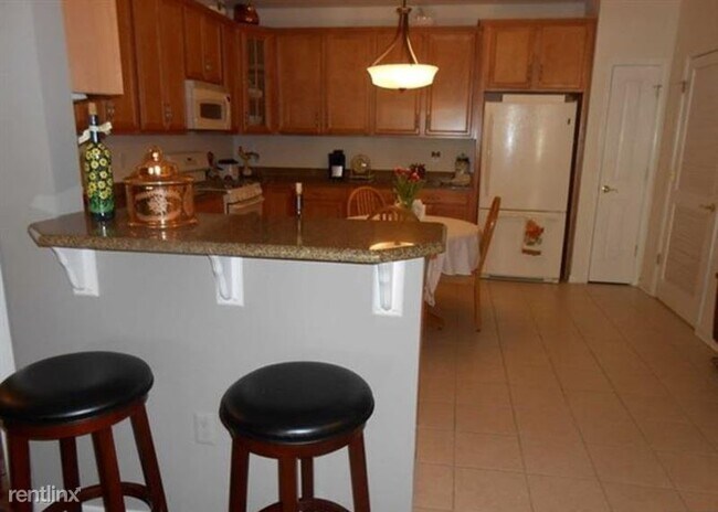 Building Photo - 2 br, 2 bath Condo - 7110 Ravenscroft Rd