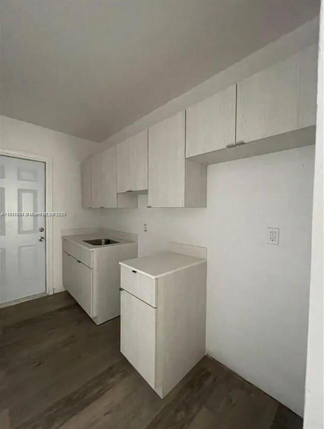 Building Photo - 7600 Dickens Ave
