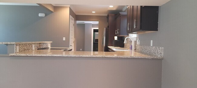Foto del edificio - COMING SOON - 2 Bedroom 2 Bath home with f...