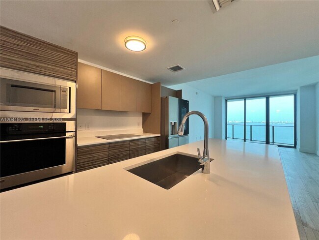 Foto del edificio - 460 NE 28th St