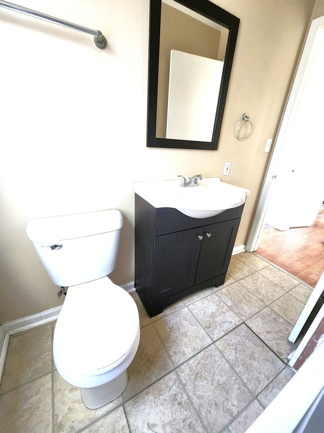 Building Photo - 3-bedroom single family - Available now!