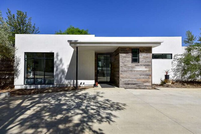 Building Photo - 11707 El Cerro Ln