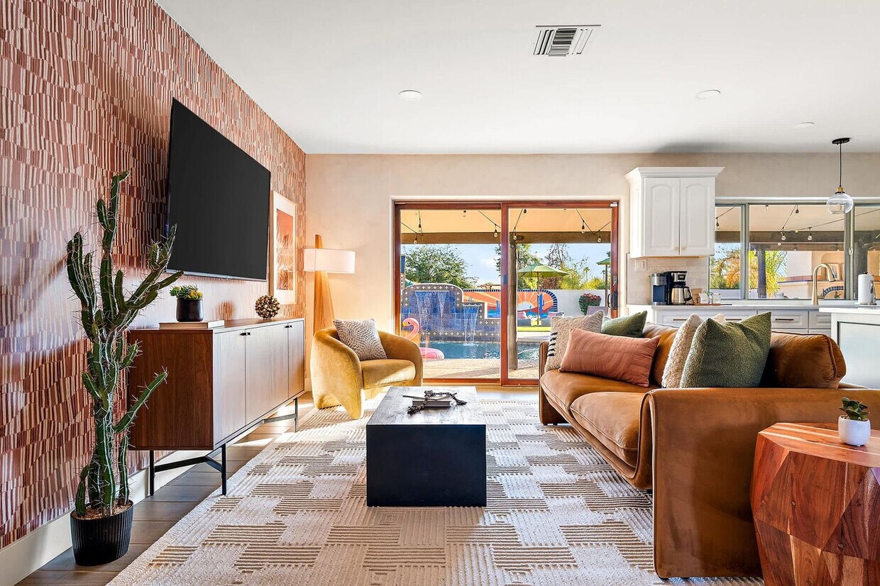 Foto principal - 6243 E Pershing Ave