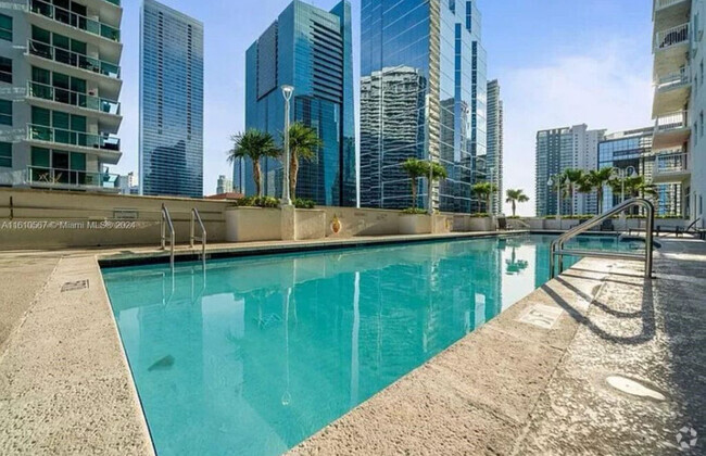 Building Photo - 1200 Brickell Bay Dr