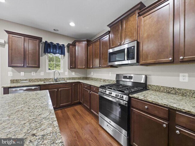 Building Photo - 7425 Willow View Ln