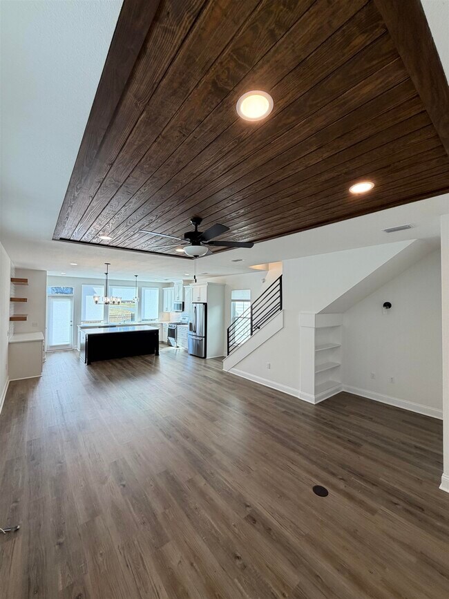 Foto del edificio - 5631 Fletcher Oaks Dr