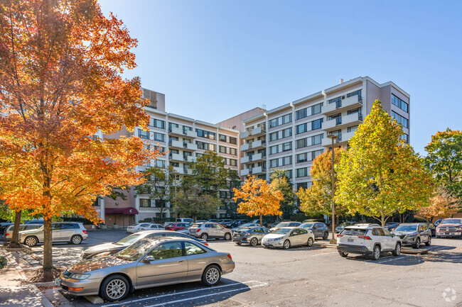 4501 Arlington Blvd - Chatham Condominiums