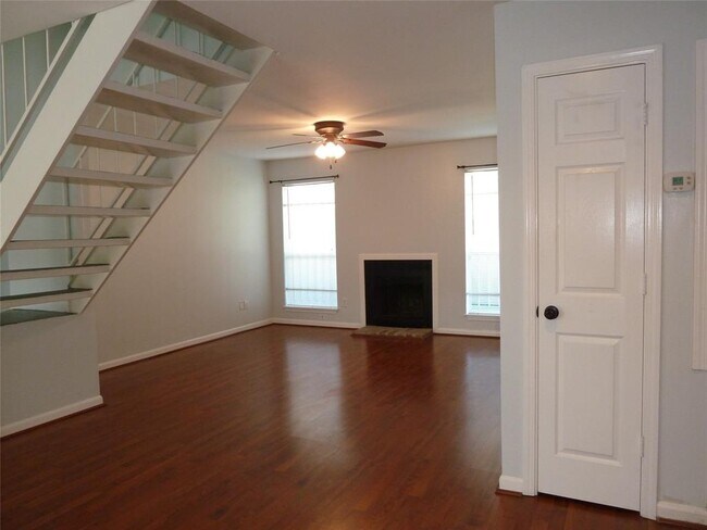 Building Photo - 3303 W Greenridge Dr
