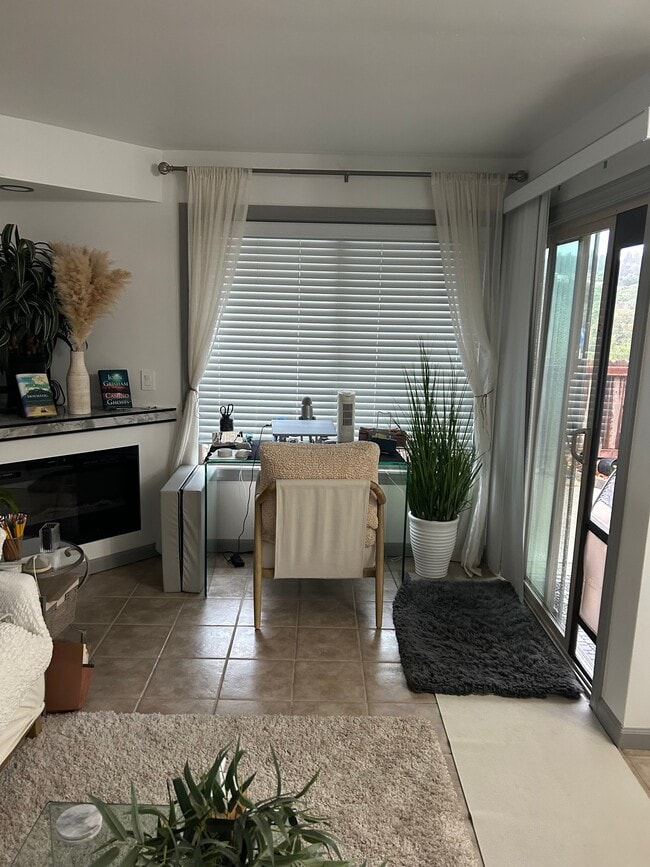 Building Photo - 241 E Rice Ranch Rd