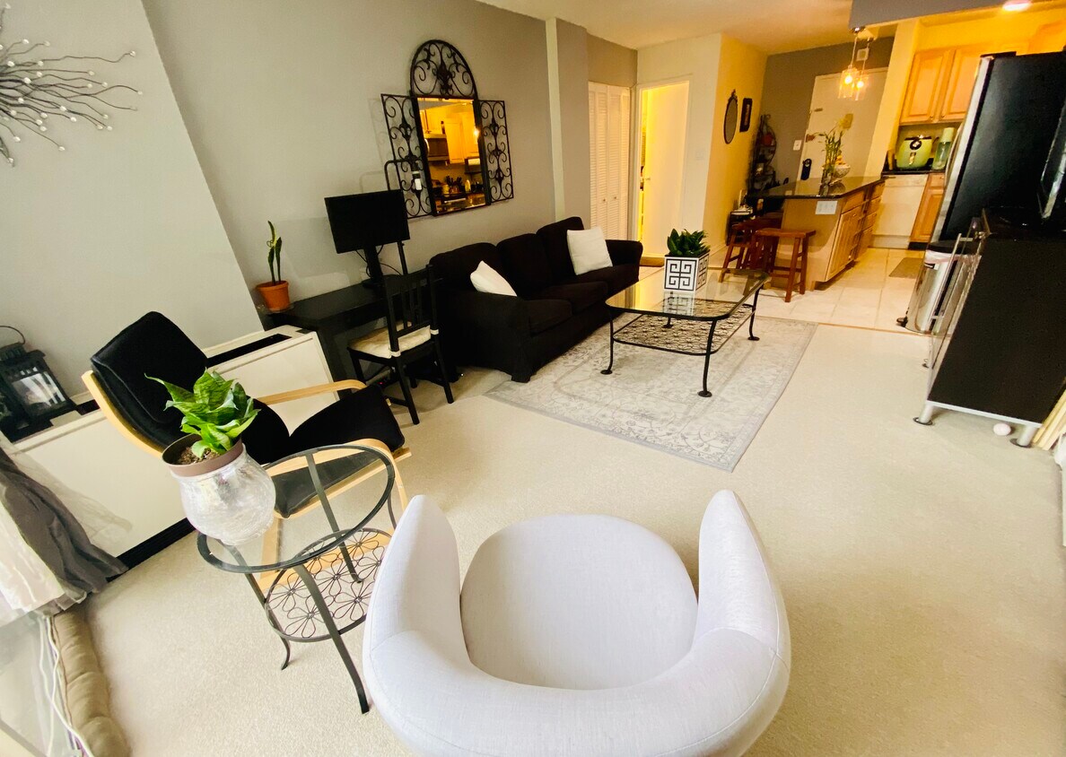 Living room - 1239 Vermont Ave NW