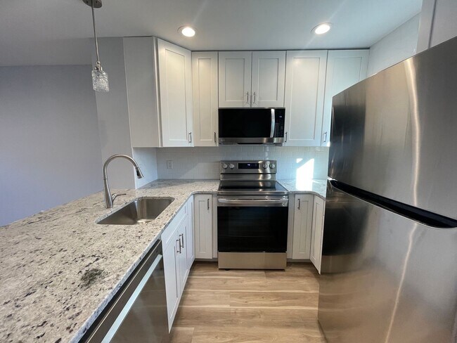 Building Photo - Two Bedroom Condo in Woodbridge