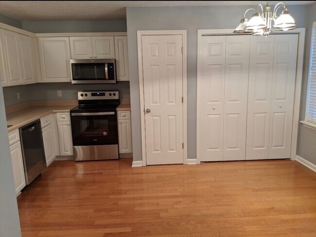 Foto del edificio - Donelson Townhome!