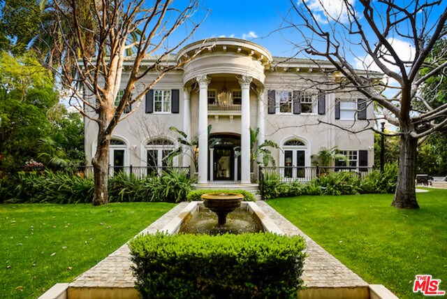 Foto principal - 8050 Selma Ave