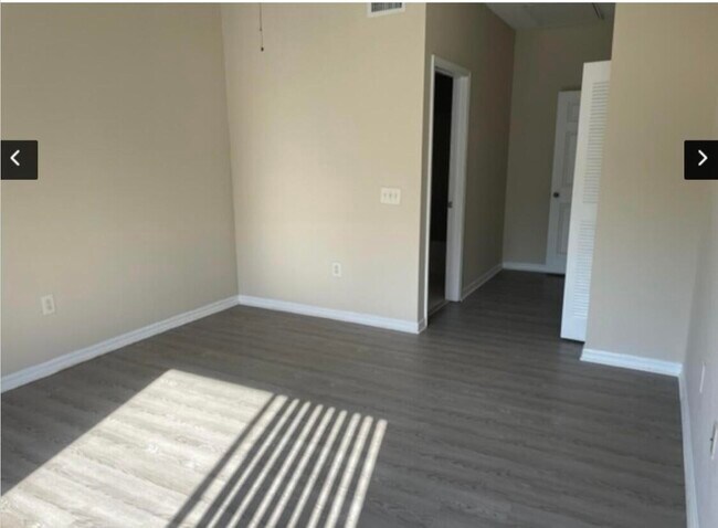 Foto del edificio - 250 Crestwood Cir