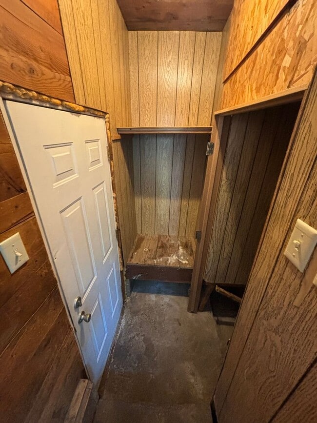 Building Photo - Charming 2-Bedroom Single Family Home