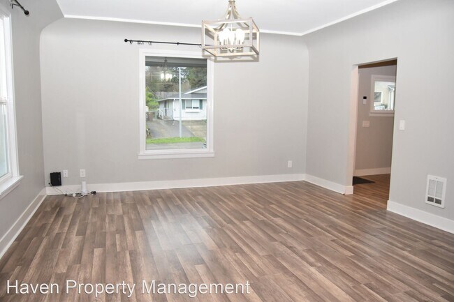 Building Photo - 3 br, 2 bath House - 2513 S Ainsworth Ave