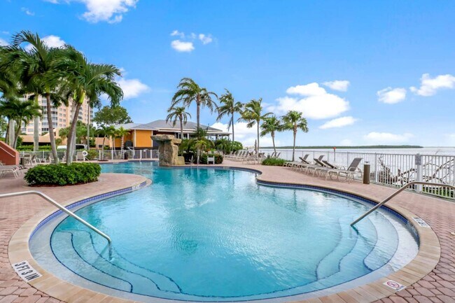 Foto del edificio - 8771 Estero Blvd