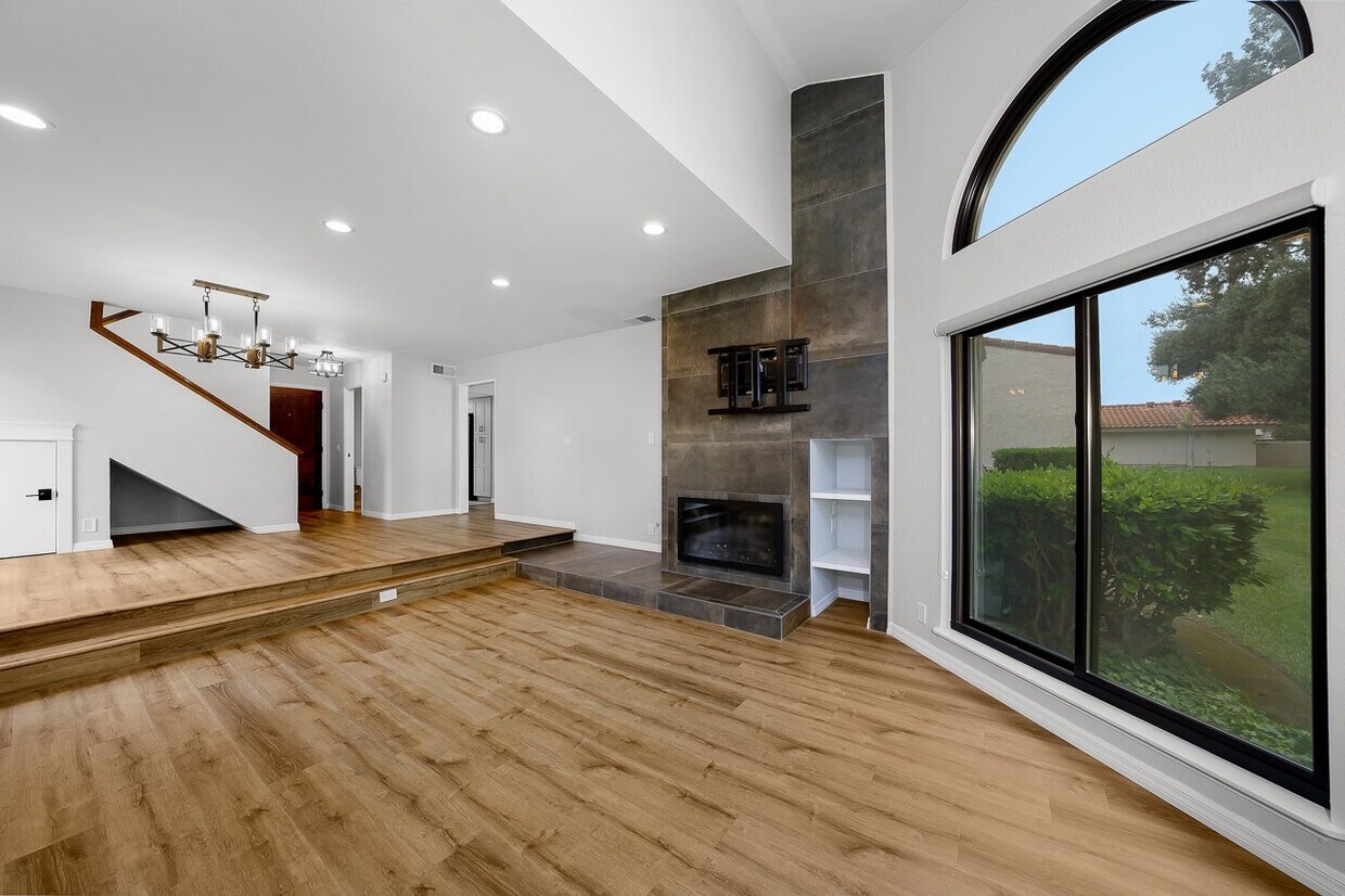 Primary Photo - ***Move-in Ready 3 Bedroom Townhome with L...