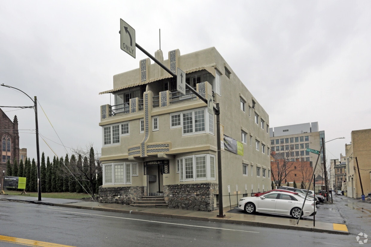 Building Photo - 635 Mulberry St