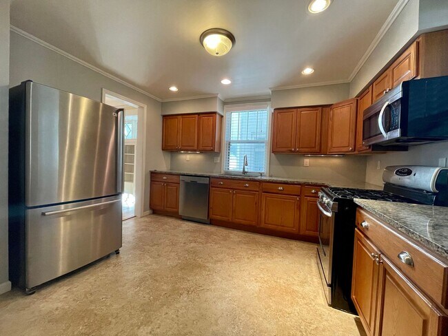 Foto del edificio - Beautiful 4 Bedroom 2 Bathroom Home in South Minneapolis!