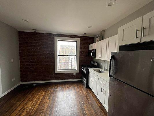 Foto del edificio - 3 bedroom in BRONX NY 10468