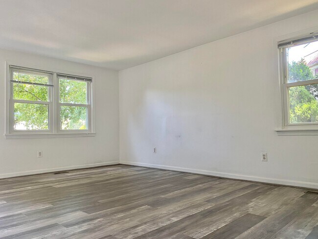 Building Photo - 7351 Crestleigh Cir