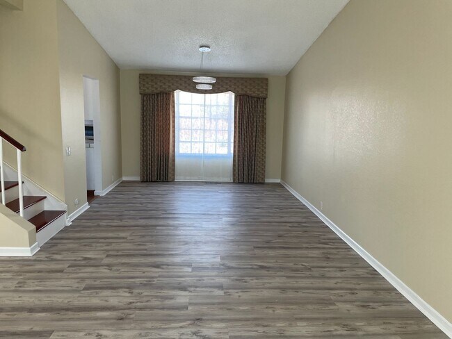 Building Photo - 4 Bedroom Home in Hayward