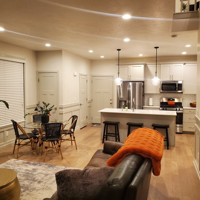 Kitchen - 261 E Ellen Ln