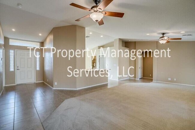 Foto del edificio - 55+ COMMUNITY, Beautiful Home with Two Mas...
